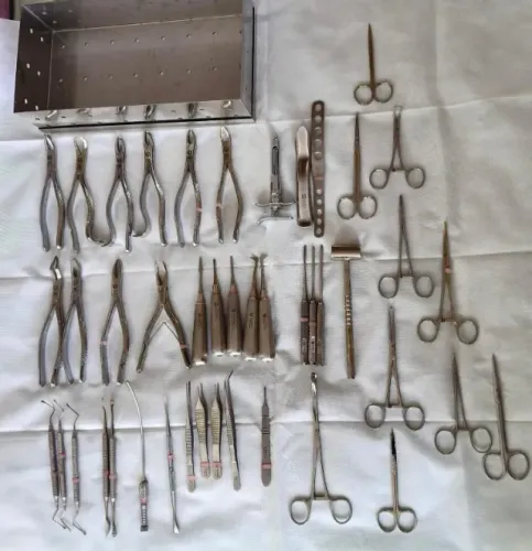 Caixa de Cirurgia Odontológica QUINELATO