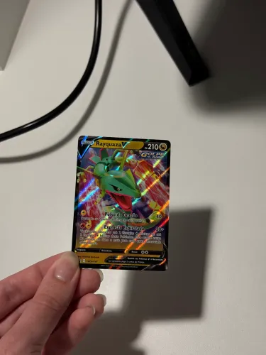 Carta de Pokémon Rayquaza V (SWSH147) 