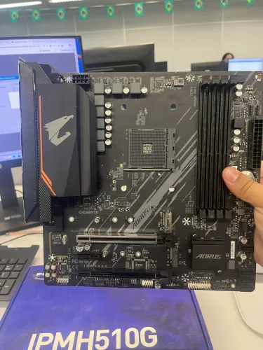 B550 Aorus Elite Gigabyte