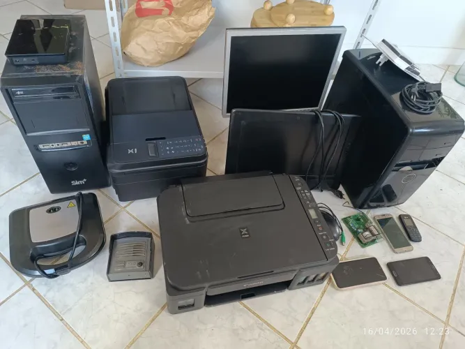 Sucata lote de informática eletrônicos celulares e outros