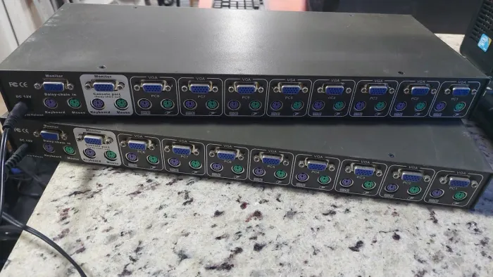 Gerencie 8 Computadores com 1 Monitor - DKVM-8E