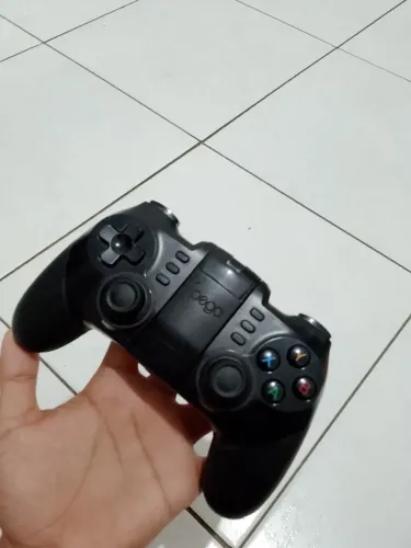 Controle Ípega, em bom estado só estar sem pendrive pra conectar em Pc gamer ou Notebook!.