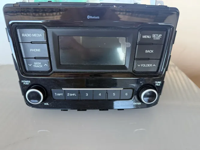 Rádio original de fábrica com moldura do Creta action