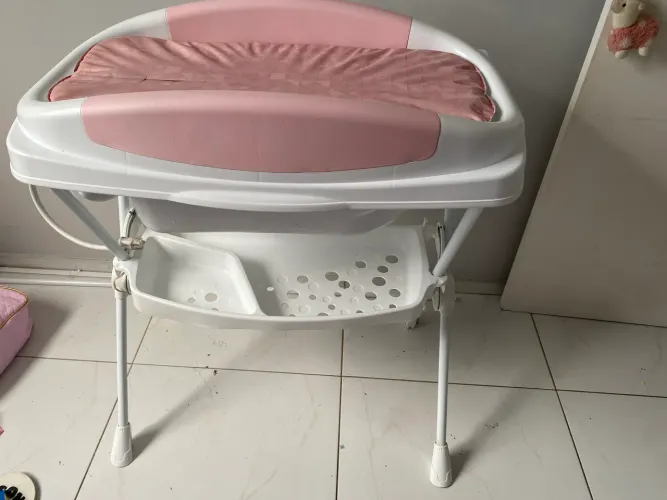 Banheira de bebê com trocador