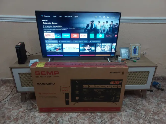 Smart tv semp 43 polegada em perfeito estado, ainda está no plástico nas laterais,.