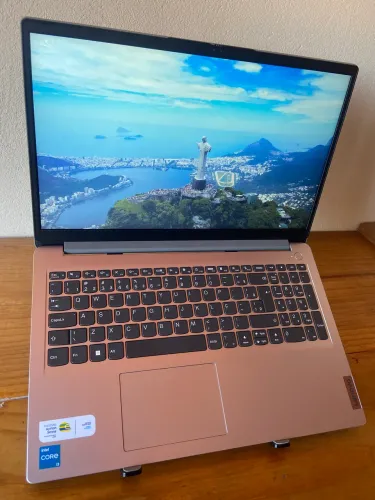 Notebook Lenovo i3 13ª Geração / UHD Graphics / 8GB RAM / 256GB SSD / Tela 15.6? FullHD