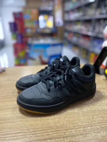 sapato adidas (pra vender logo)