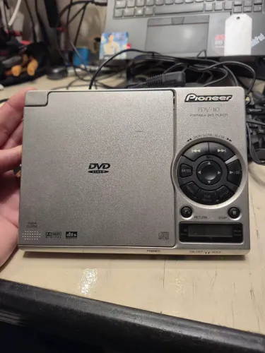 Pioneer PDV-10 ? DVD Player Portátil