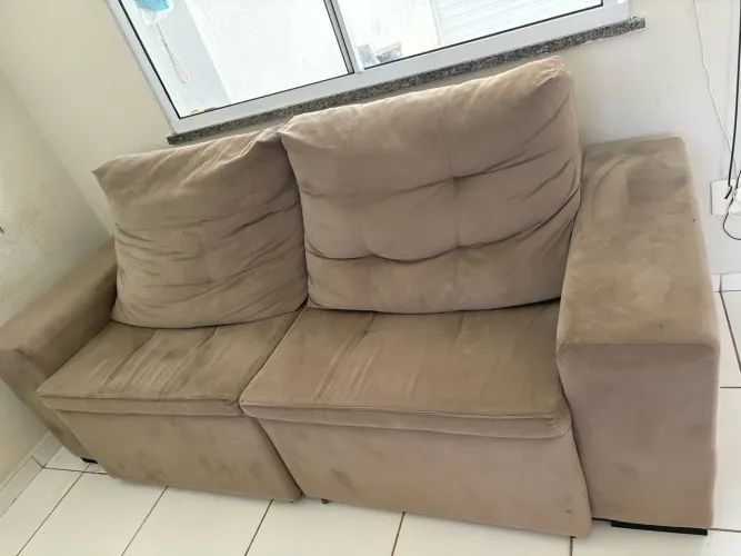 Sofá retrátil e reclinável bem conservado 