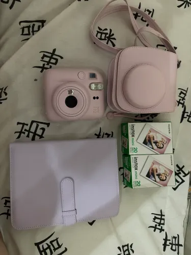Câmera Instax mini 12 Rosa + 40 filmes + Capa Protetora + Álbum de fotos
