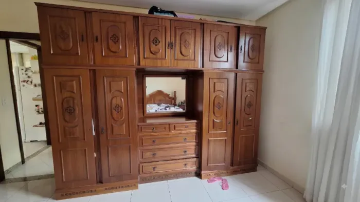 Guarda-Roupa Amadeirado 6 Portas e 4 Gavetas - Usado