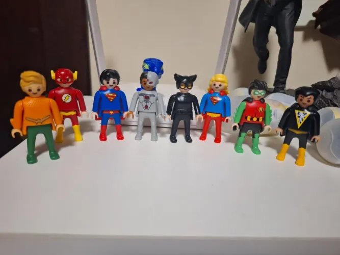 1 boneco playmobil kinder ovo liga da justiça dc