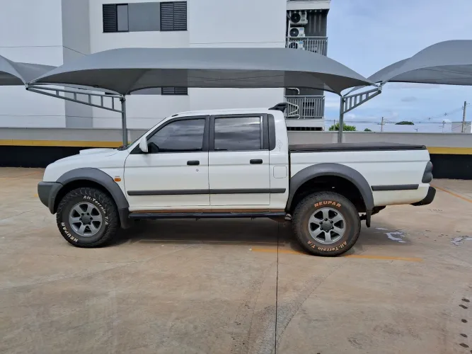 Mitsubishi L200 Outdoor HPE 2.5 4X4 CD T.dies. Mec. 2012