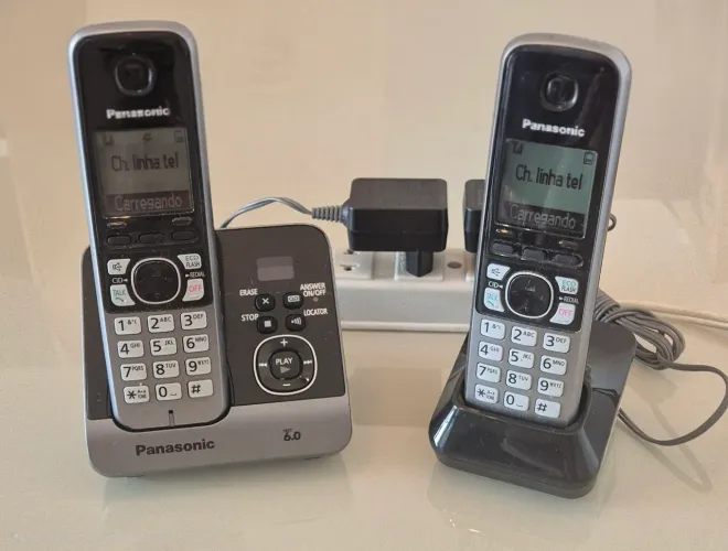 Telefone sem fio Panasonic KX TG6722LBB com extensão
