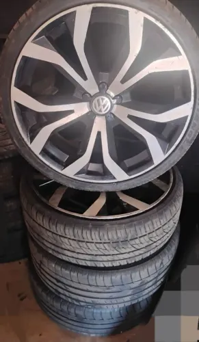 Jogo de rodas Ford fusion 20 com pneus semi novos 