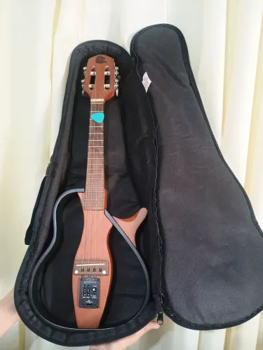 Cavaquinho elétrico Marques Vazado