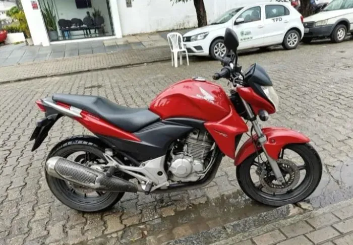Moto CB 300