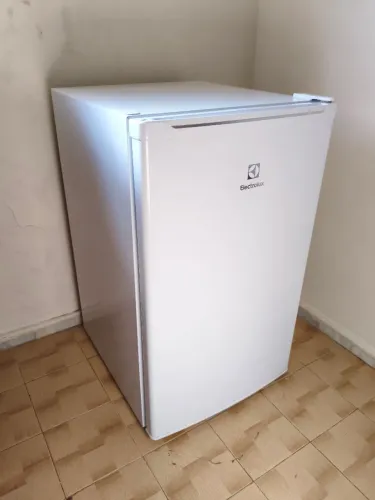 Frigobar Electrolux Cor Branca (EM120) 220V