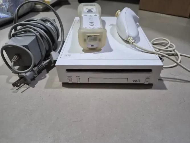Nintendo Wii - Completo c/ Wii Remote e Nunchuck Originais