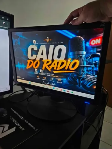 MONITOR HP COM SUPORTE AJUSTÁVEL