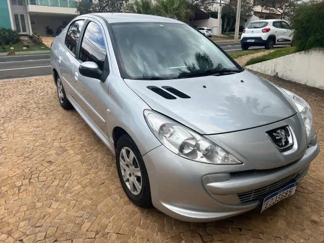 Peugeot 207 Sedan Passion XR 1.4 Flex 8V 4P 2012