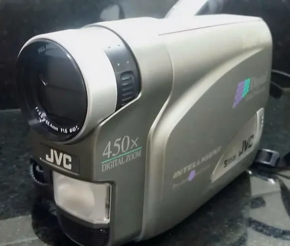 Filmadora JVC Super VHS-C - 450x Digital Zoom (Vintage/Colecionável)