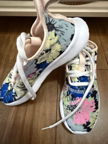 Tênis Adidas novo 35/36