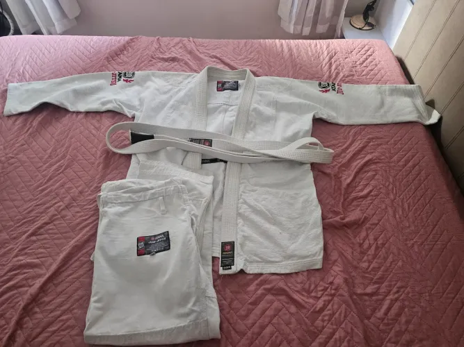 Kimono Atama A3 semi novo.