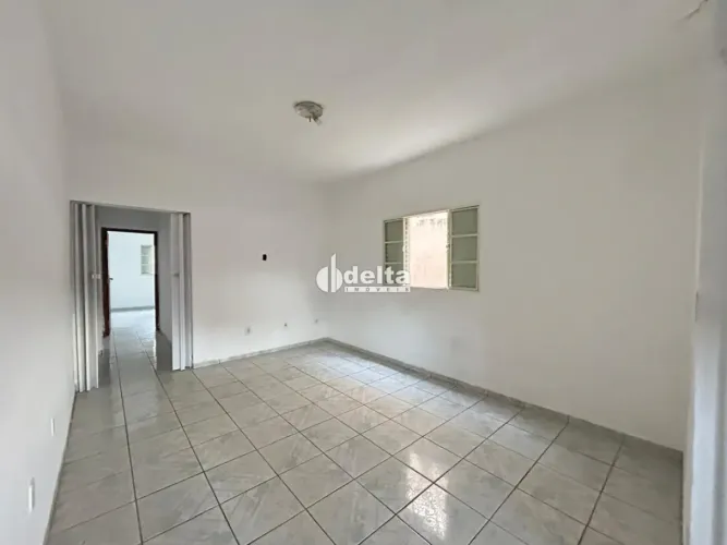Casa residencial com 3 quartos sendo 1 suíte disponível para locação no bairro Jardim Cana