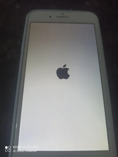 Vende-se celular ? iPhone 8 plus ,sem detalhes , película de proteção na frente e atrás .