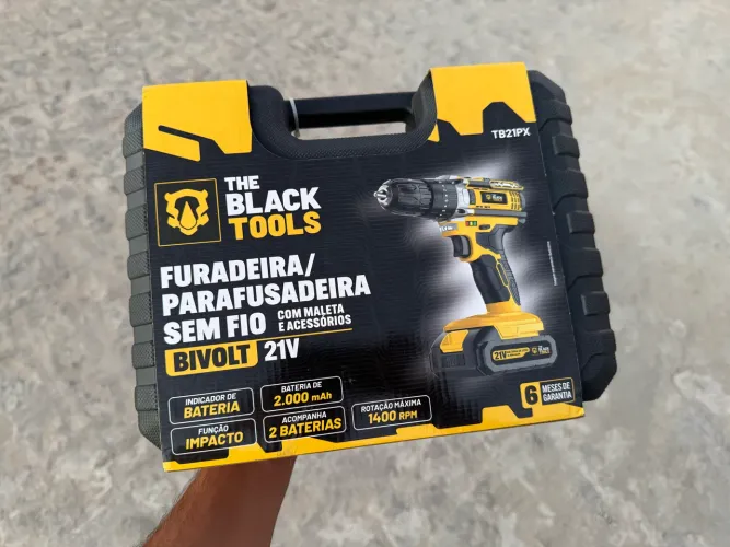 Parafusadeira e Furadeira THE BLACK TOOLS!! 2 BATERIAS! LACRADA!
