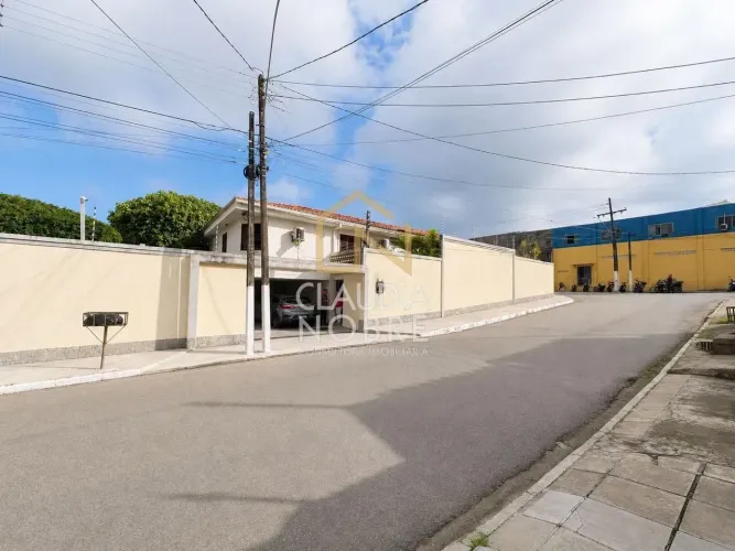 Casa à venda com 370 m2, 3 quartos (2 suítes) em Farol - Maceió - AL