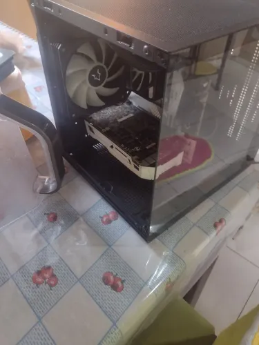Gabinete Gamer Aquário Pichau Atom Preto - Usado pra teste na Caixa