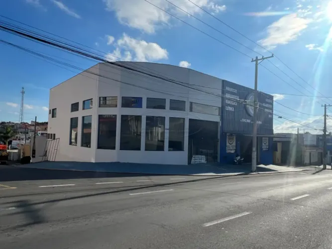 Salão Comercial de Esquina| 260 m² construídos | Rio Acima - Votorantim