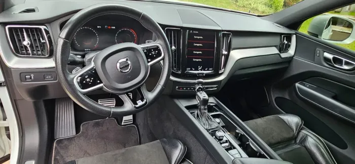 Volvo XC 60 T-5 R-design 2.0 AWD 5P 2018