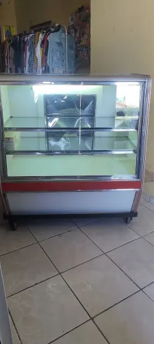 Vitrine Natural com iluminação