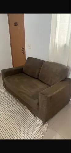 Sofá pequeno de dois lugares
