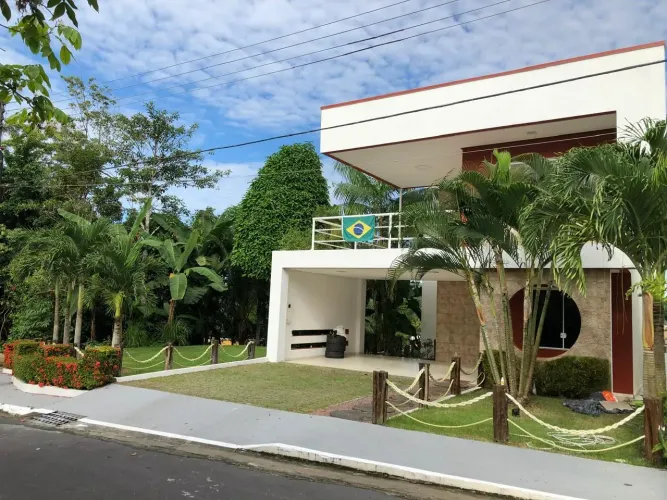 LOCAÇÃO - Casa Duplex de Alto Padrão no Condomínio Residencial Tapajós de 3 Suítes