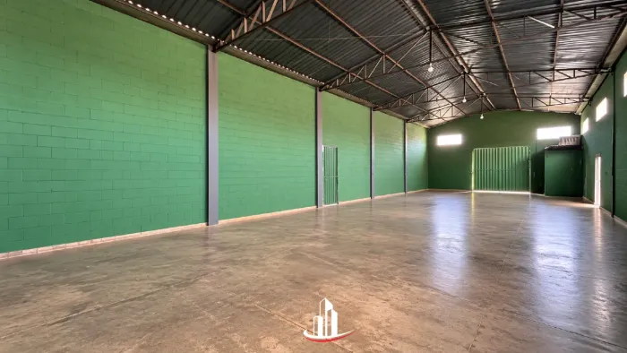 Galpão disponível para locação com 200 m², no bairro Mercês