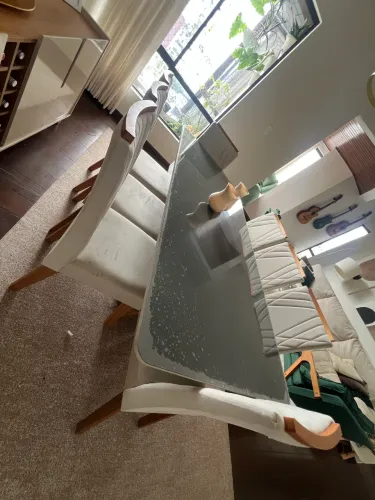 Mesa com 8 cadeiras