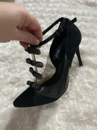 scarpin chutz preto