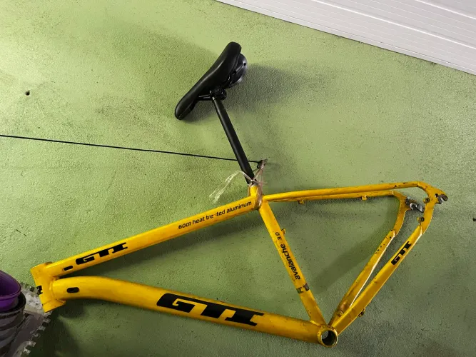 Vendo quadro GTI aro29 amarelo