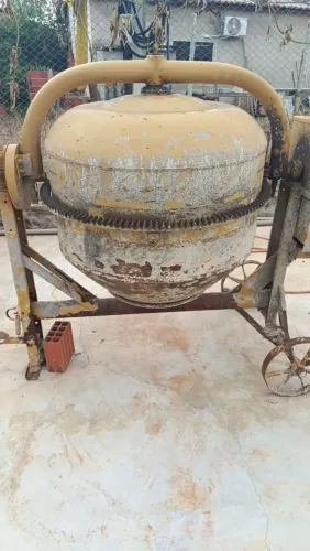  Vendo Betoneira 400 litros com motor 