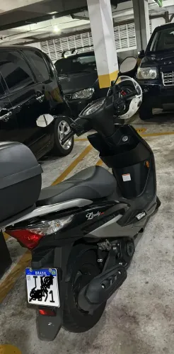 Vendo scooter  Lindy 125 preto e cinza único dono 