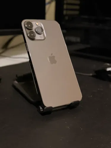 iPhone 13 Pro Max muito novo