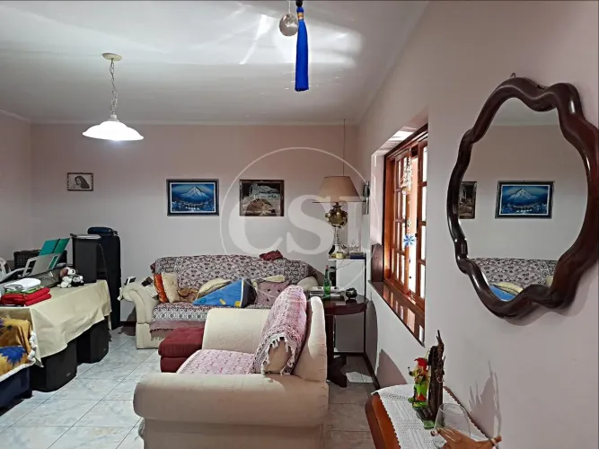 Casa térrea em condomínio fechado, 4 quartos, churrasqueira e 2 vagas garagem.