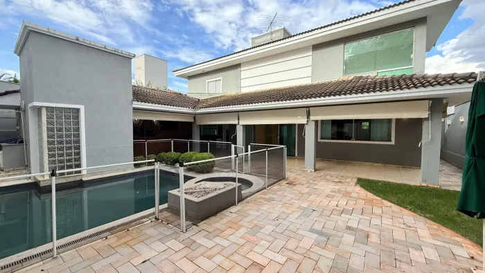 Casa à venda no Condomínio Jardins Roma em Uberlândia/MG