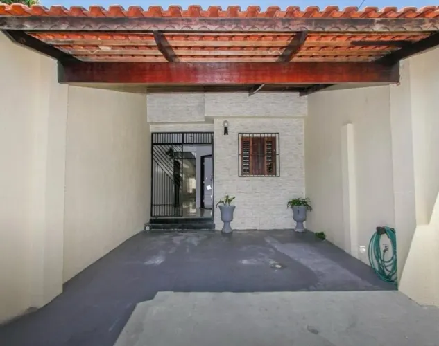 Alugo casa ampla - Próxima ao Giga Mall - Messejana