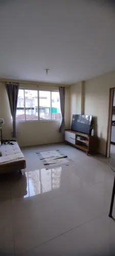 Quarto Individual para moças na Trindade (Com Ar-condicionado)