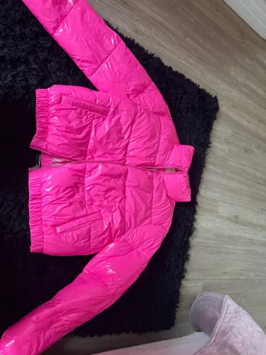 Puffer rosa neon, para quem é super autêntica e gosta de estilo! 